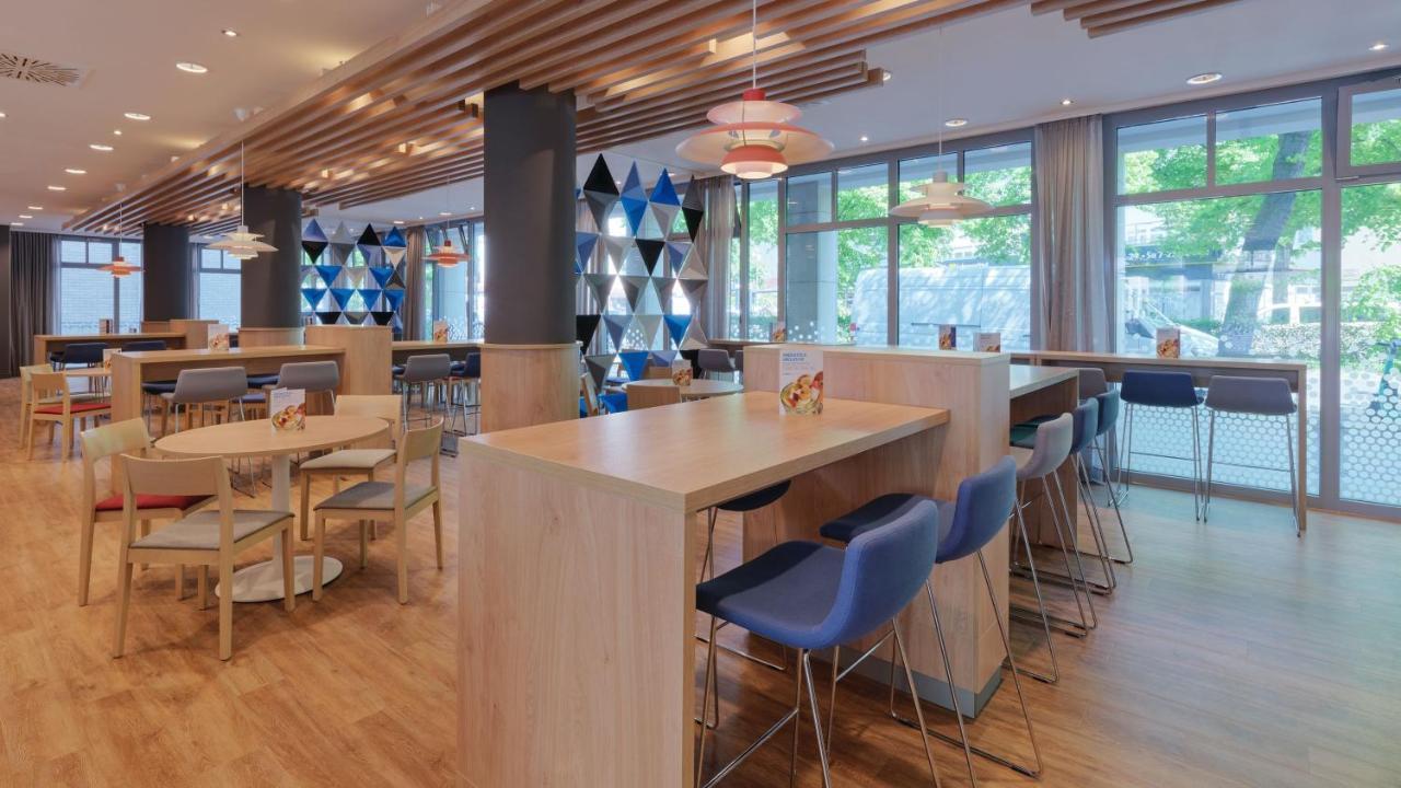 Holiday Inn Express Berlin City Centre By Ihg Bagian luar foto