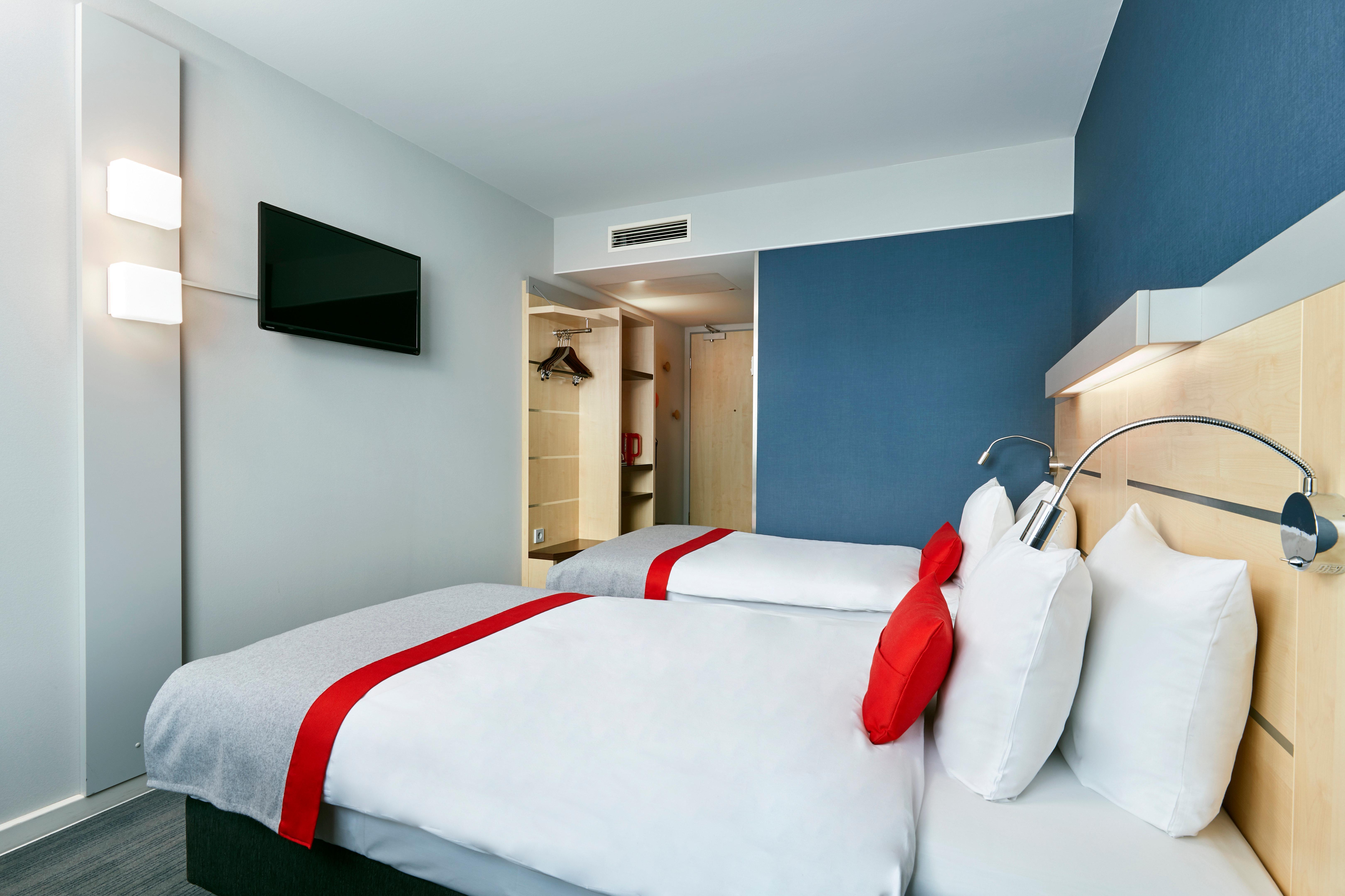 Holiday Inn Express Berlin City Centre By Ihg Bagian luar foto