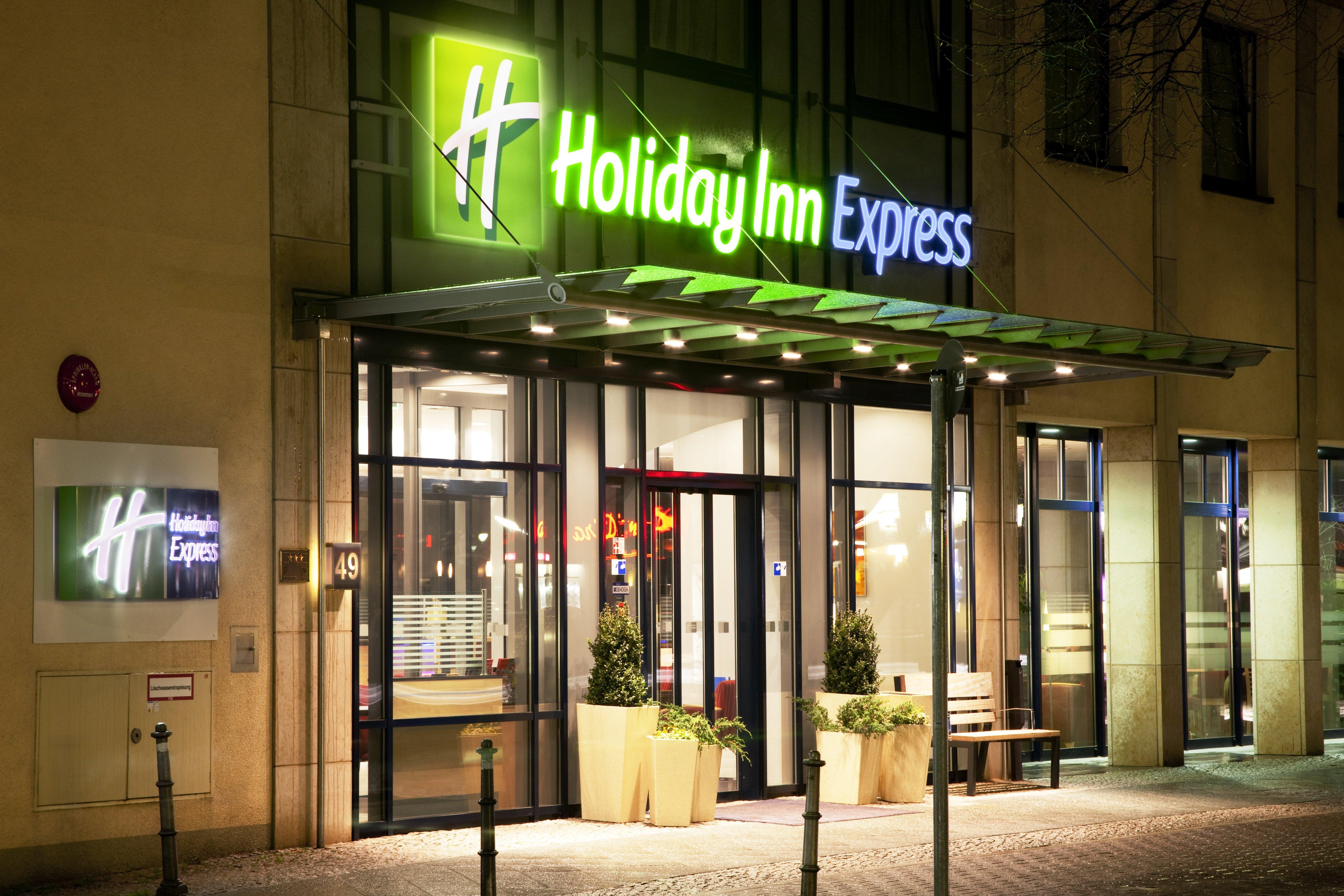 Holiday Inn Express Berlin City Centre By Ihg Bagian luar foto