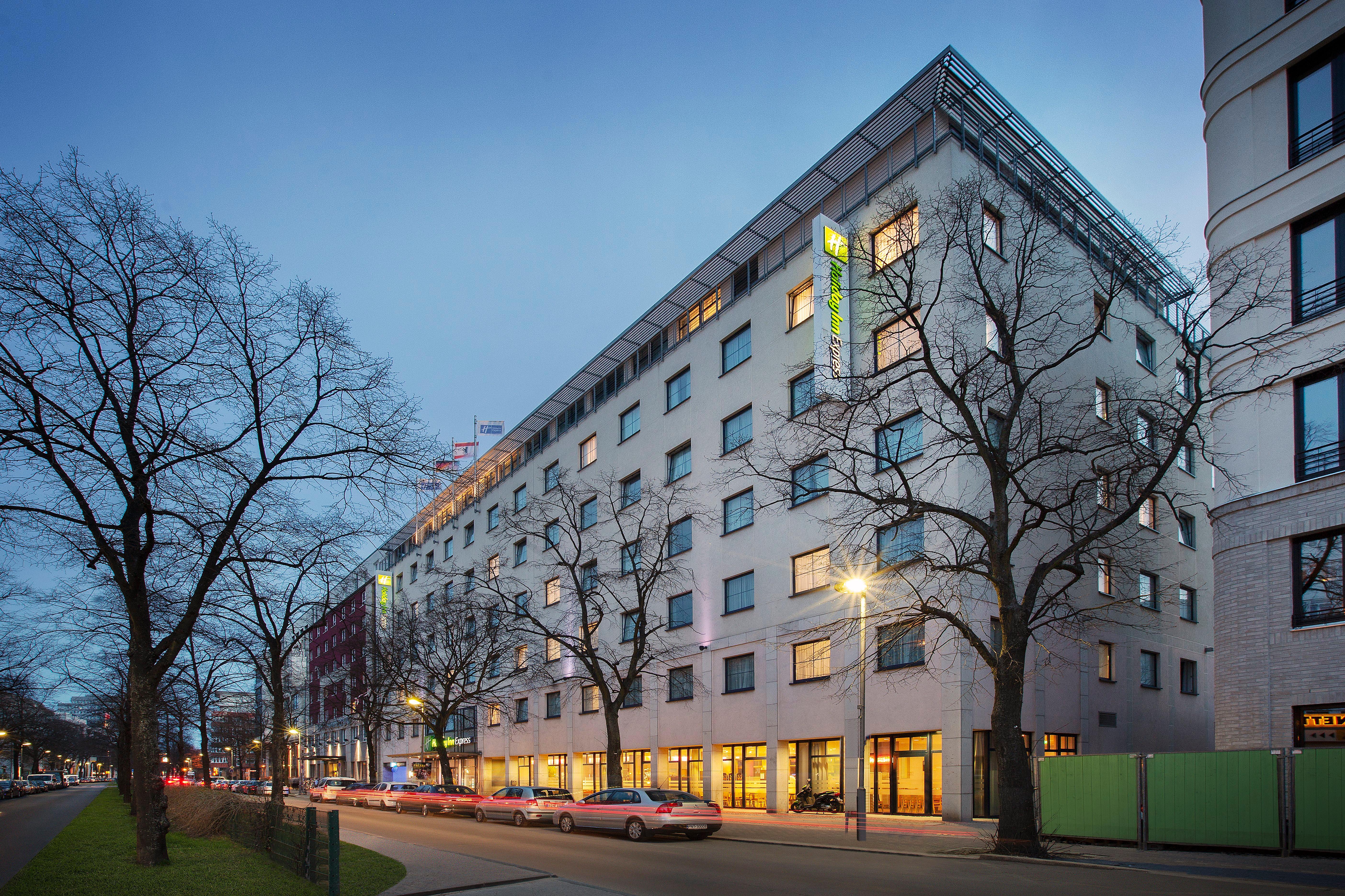 Holiday Inn Express Berlin City Centre By Ihg Bagian luar foto