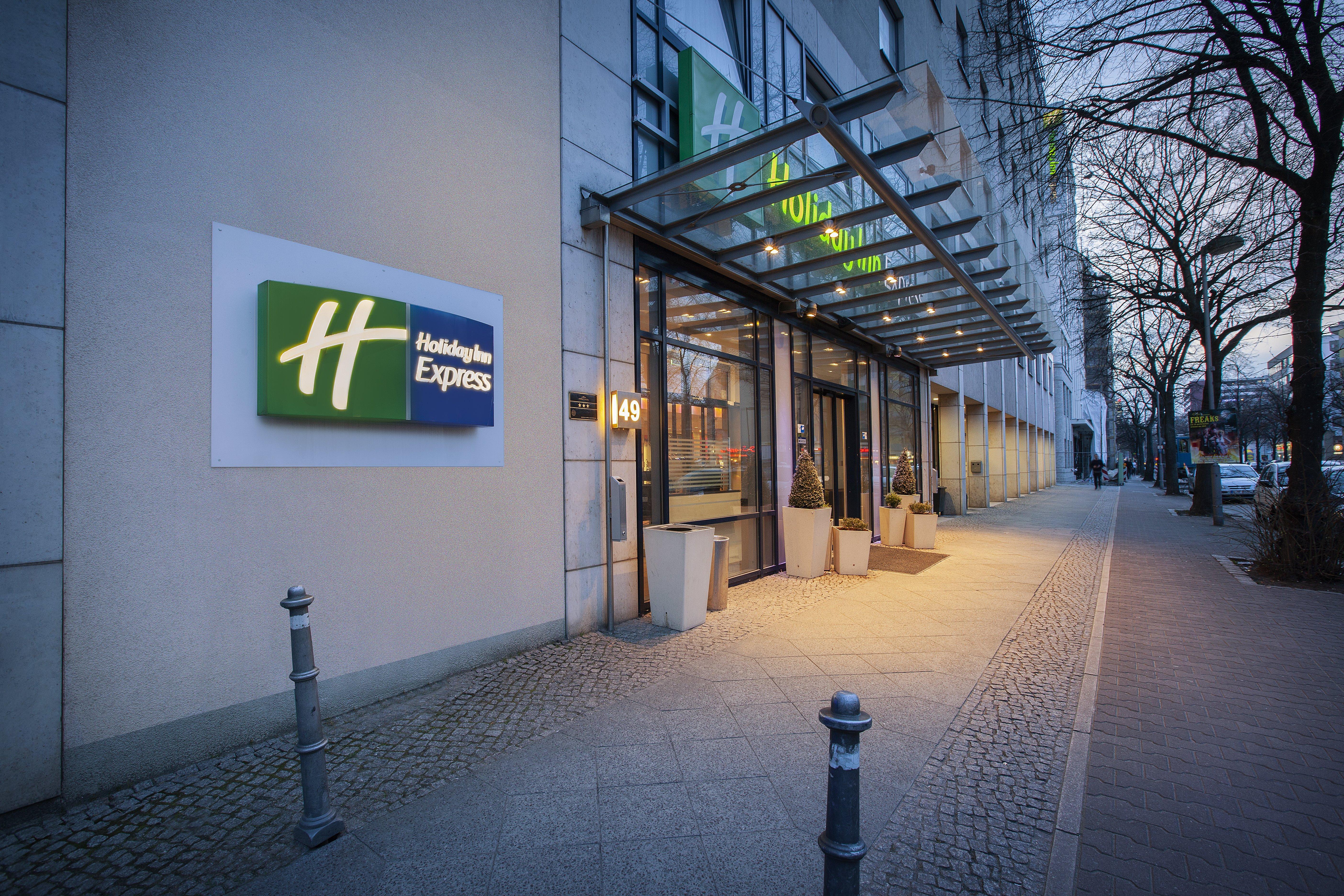 Holiday Inn Express Berlin City Centre By Ihg Bagian luar foto