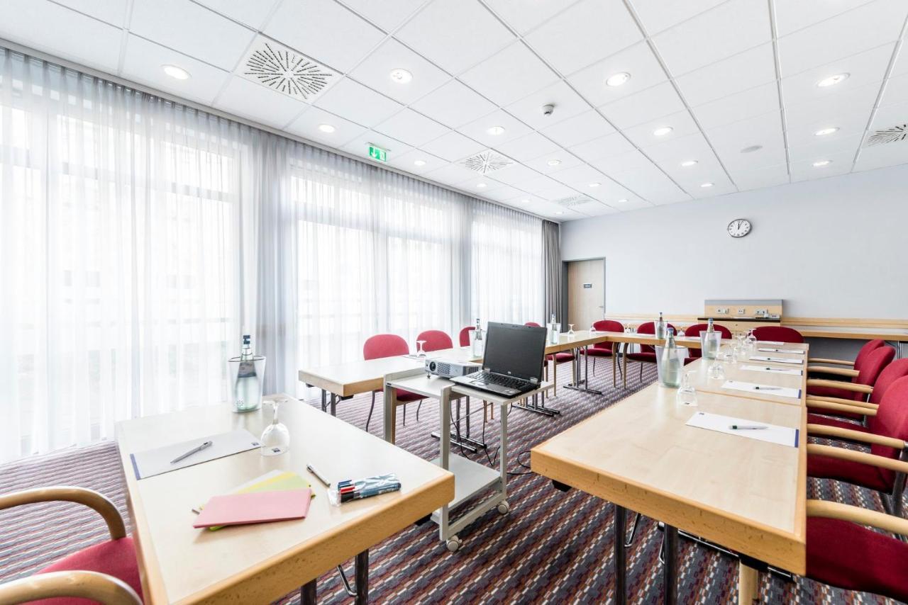 Holiday Inn Express Berlin City Centre By Ihg Bagian luar foto