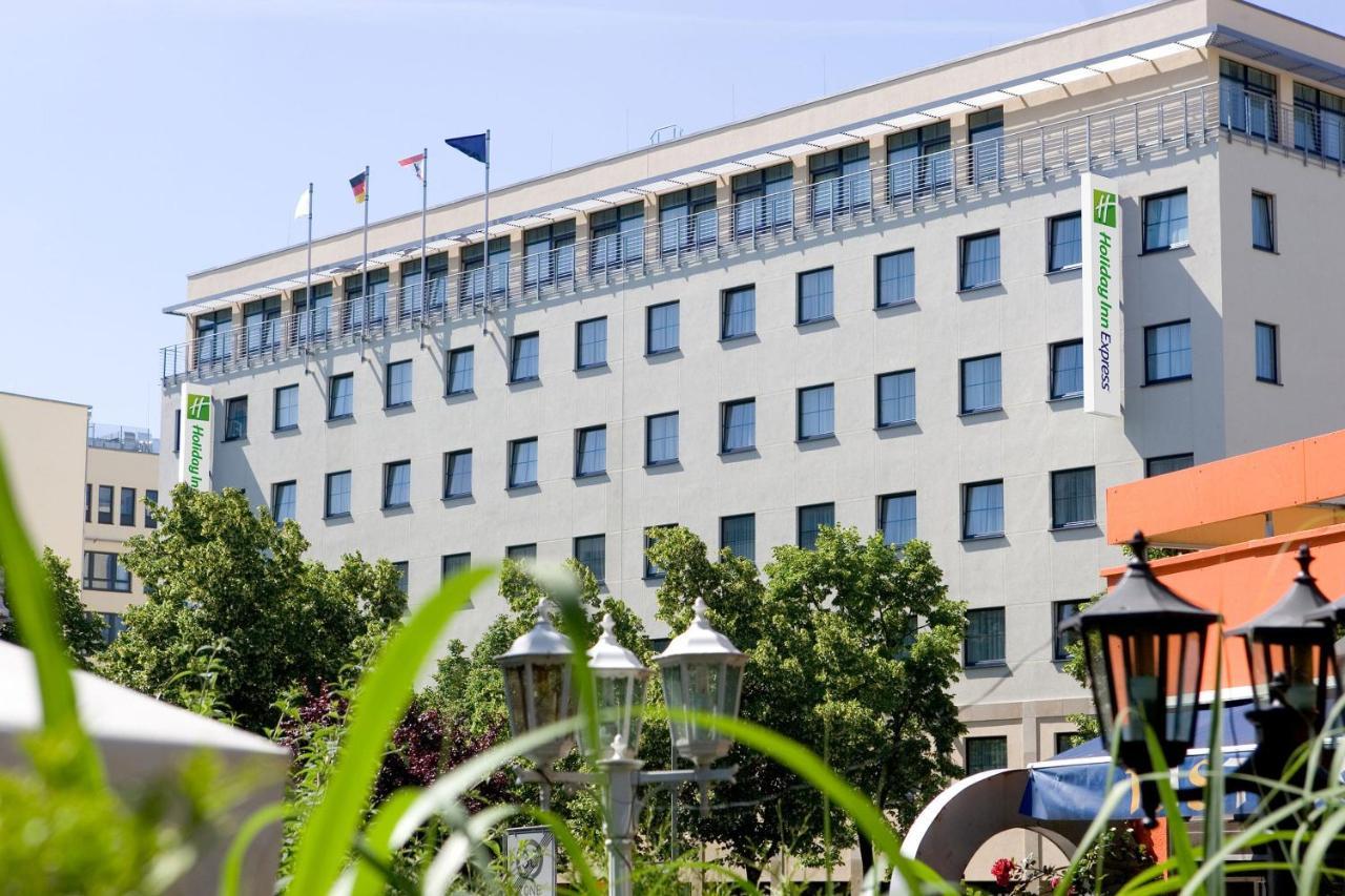 Holiday Inn Express Berlin City Centre By Ihg Bagian luar foto